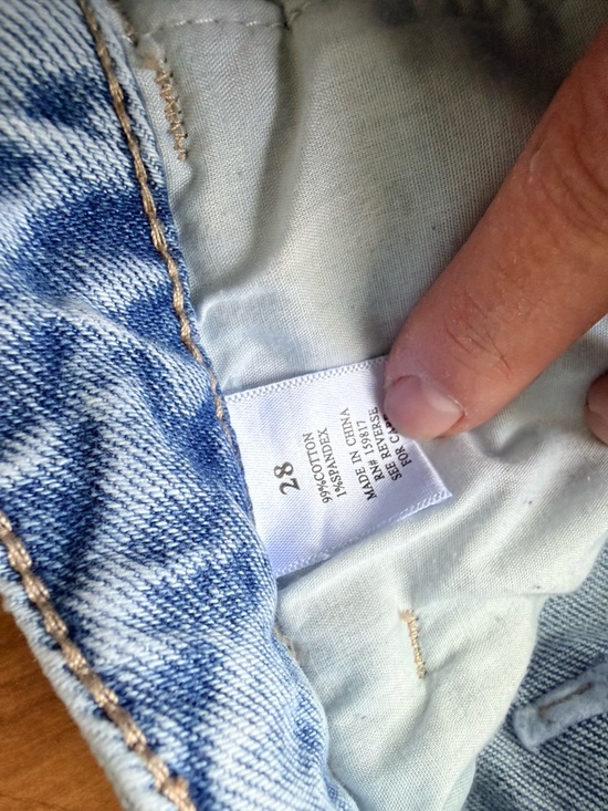 Altar’d State Connor Barrel Jeans Light Wash Size 8 High Rise Trendy Denim - Picture 9 of 11